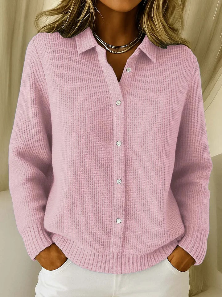 Ludovica | Cardigan in maglia con colletto a camicia e chiusura frontale a bottoni.