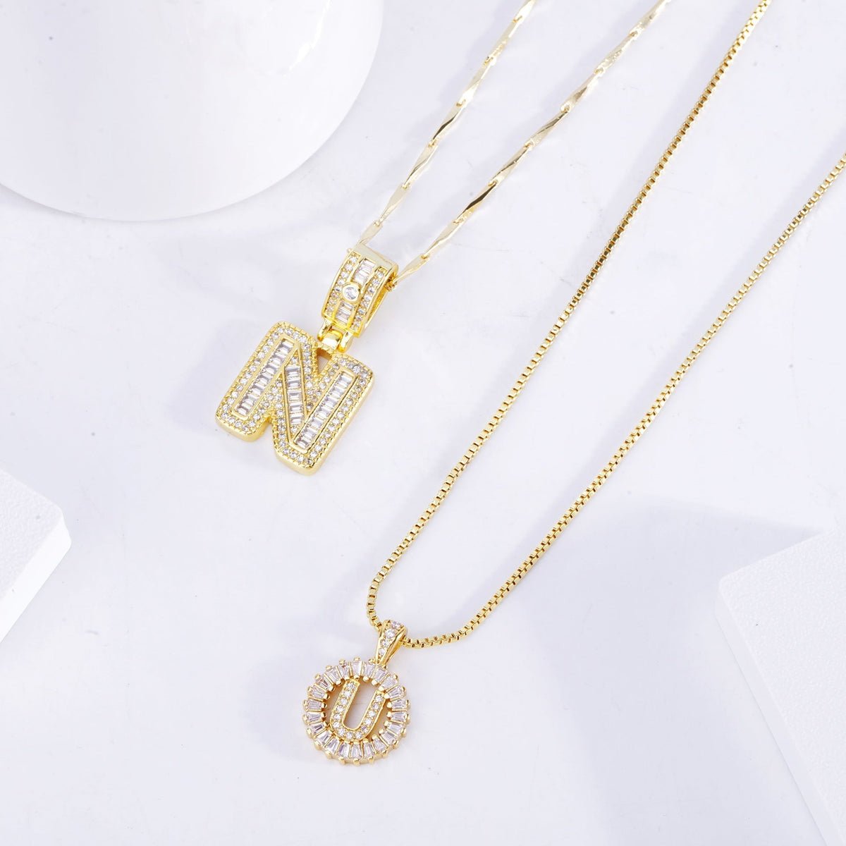 Collana con iniziale incastonata | Oro