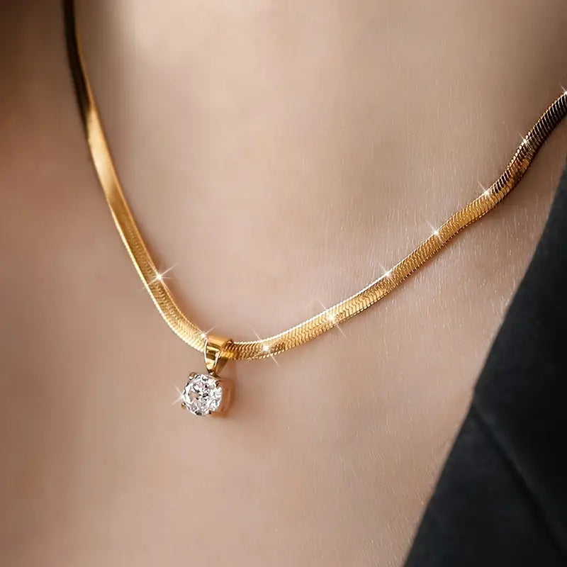 Collana elegante con ciondolo di strass | Oro