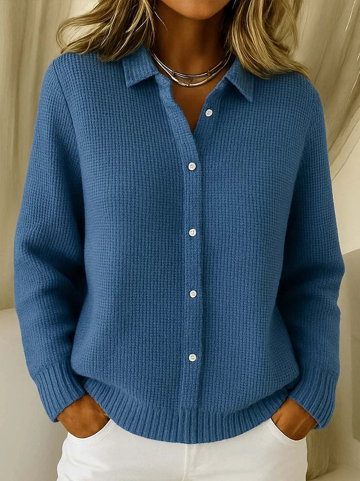 Ludovica | Cardigan in maglia con colletto a camicia e chiusura frontale a bottoni.