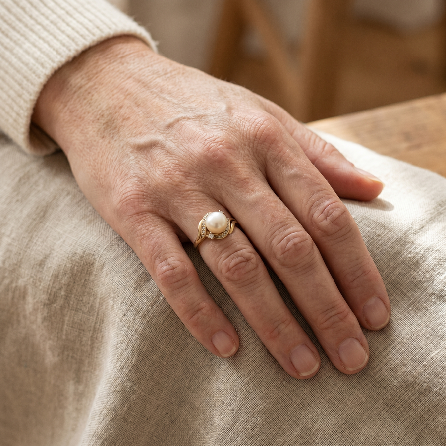 Anello Elegante con Perla e Oro Brillante