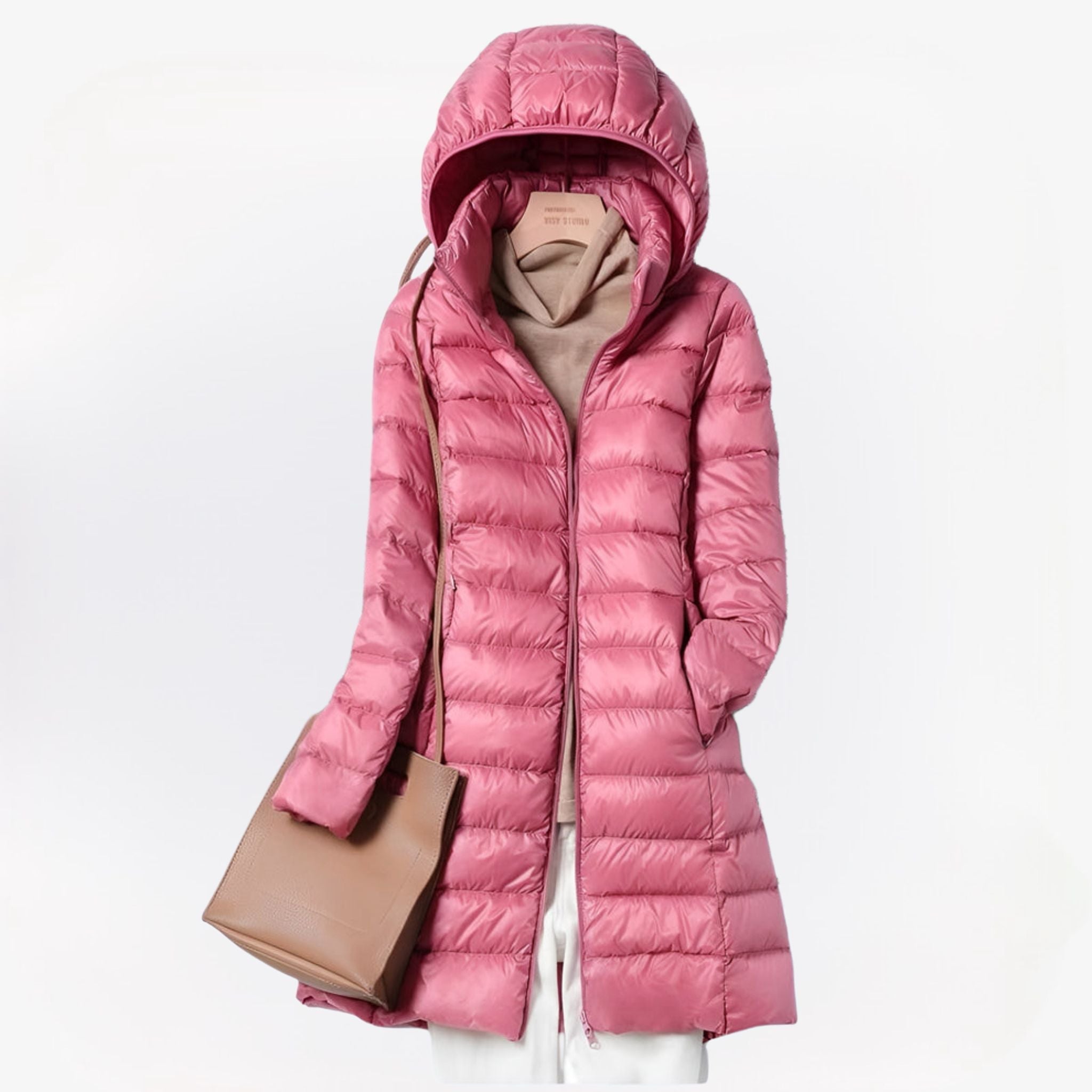 Cecilia | Cappotto lungo e imbottito con cappuccio integrato.